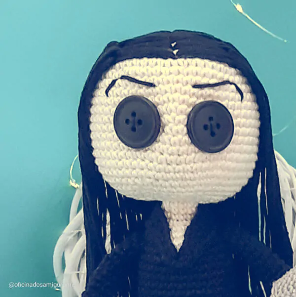 Mortícia Addams - receita de amigurumi