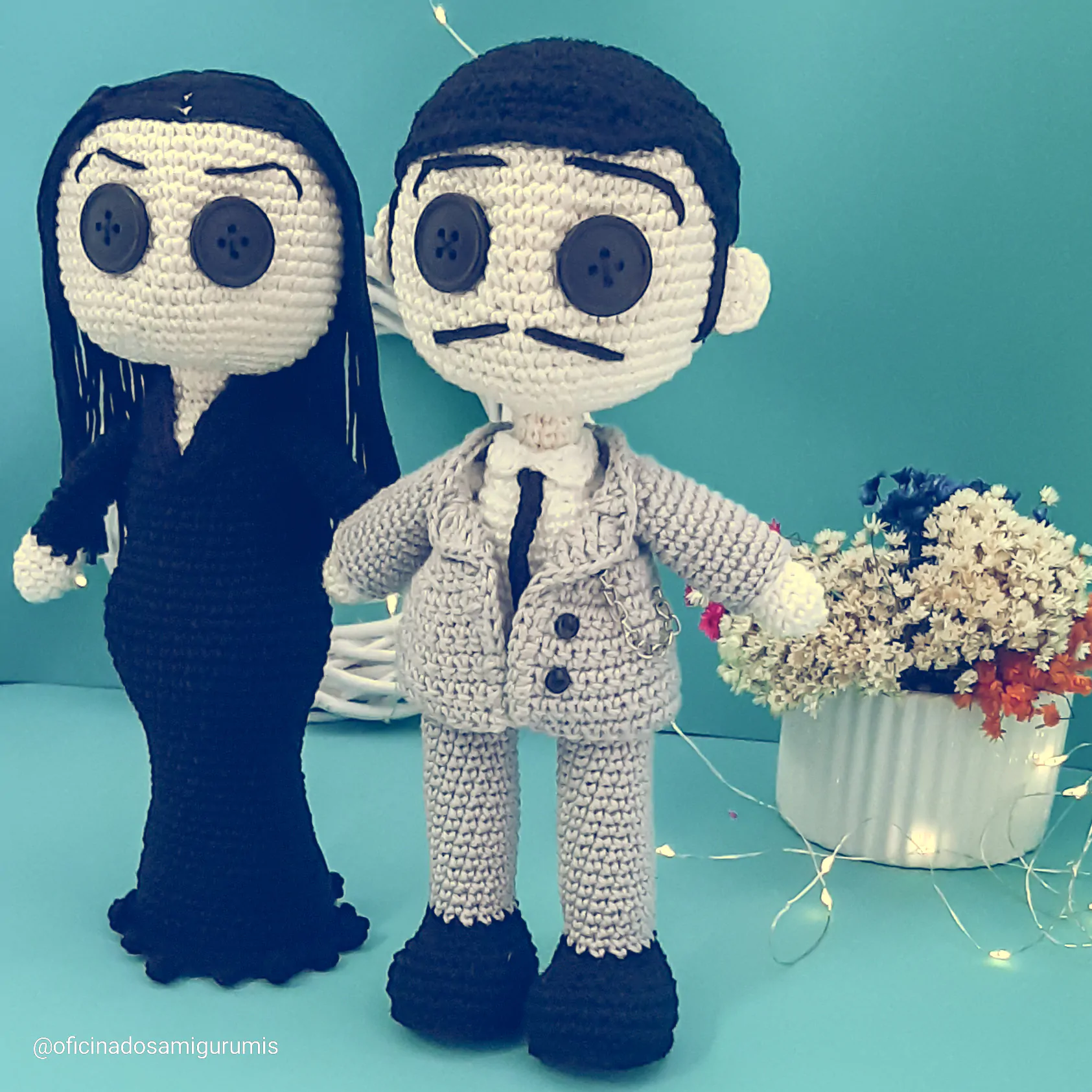 Mortícia Addams - receita de amigurumi - Imagem 2