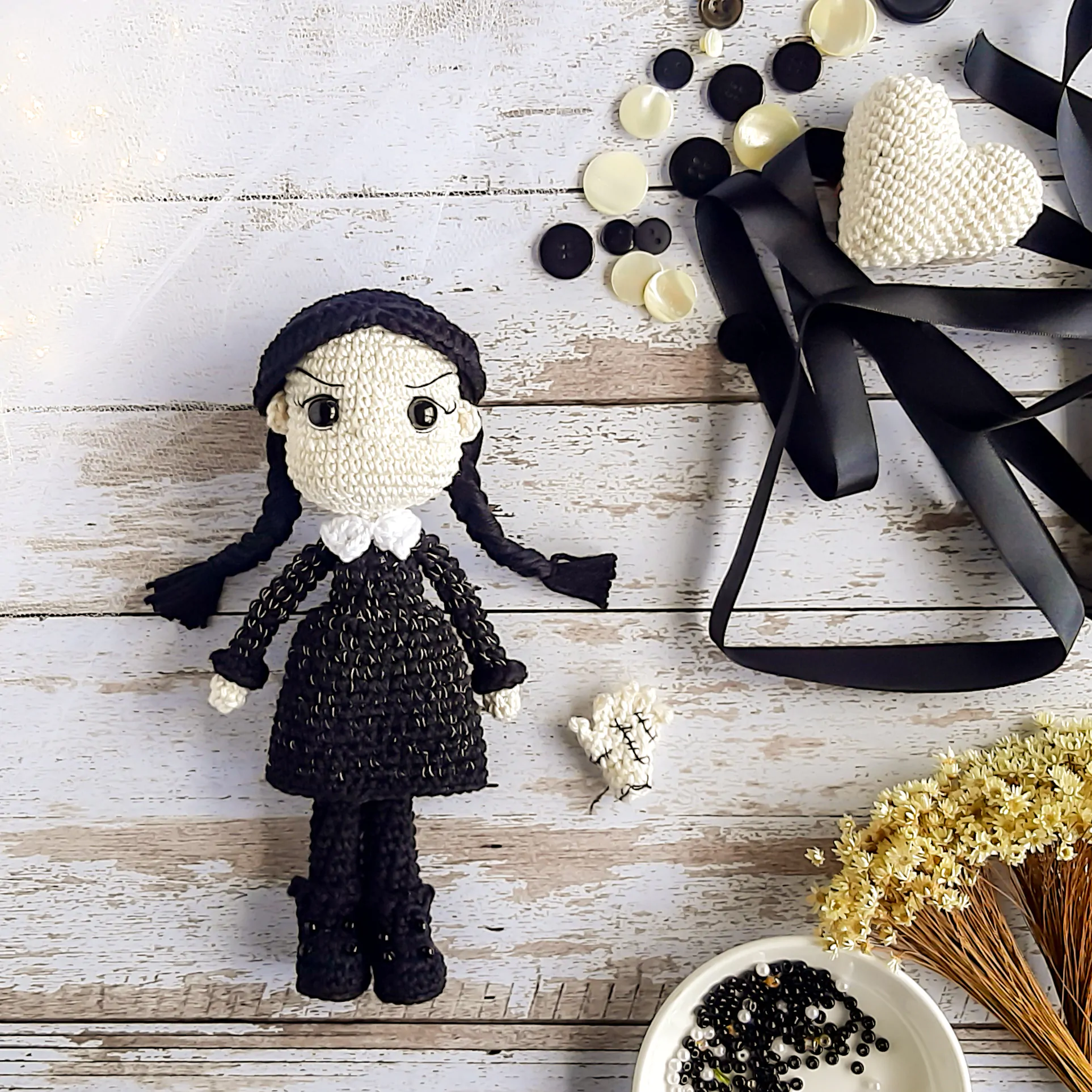 Wandinha Addams - receita de amigurumi - Imagem 4