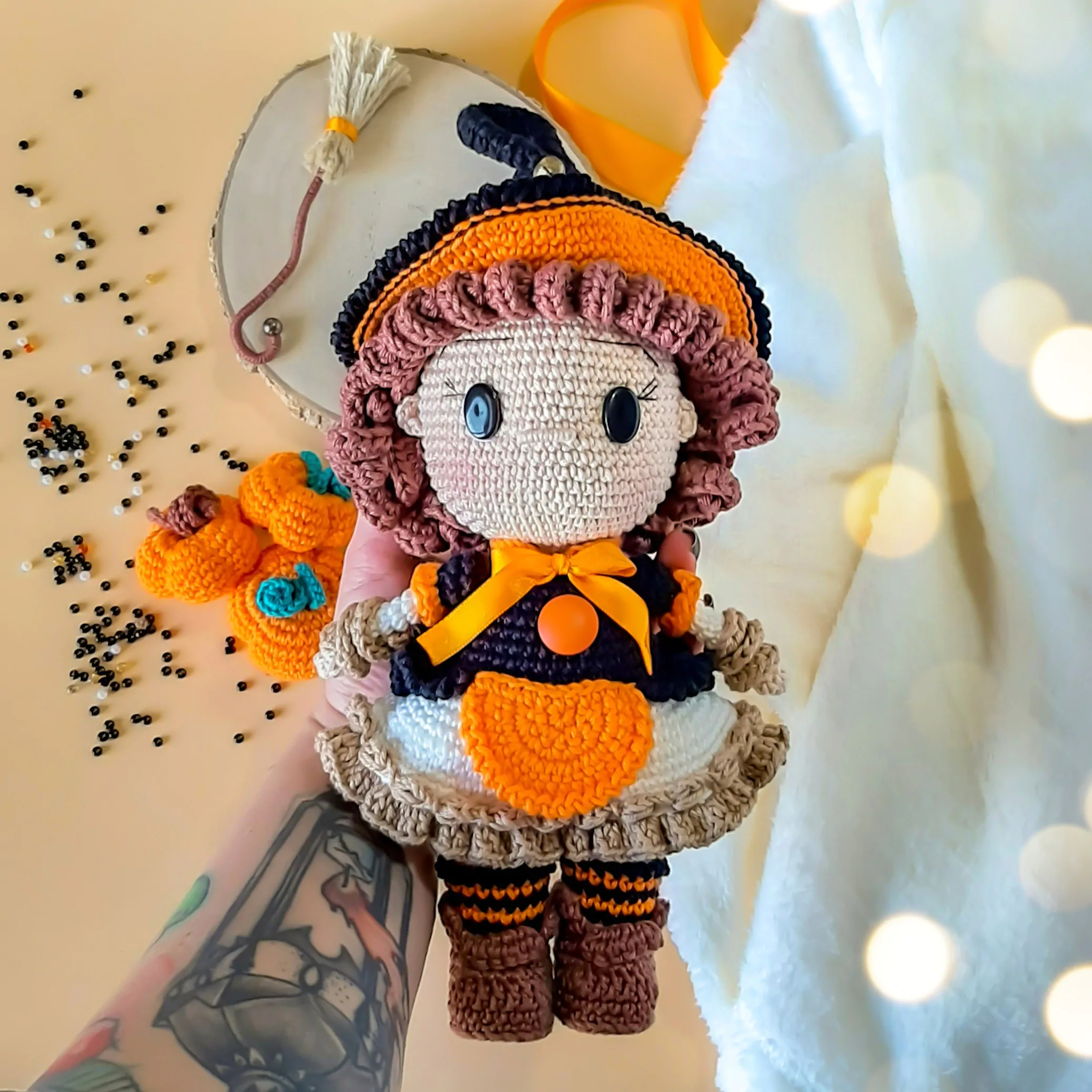 Theodora, a bruxinha - receita de amigurumi - Imagem 2