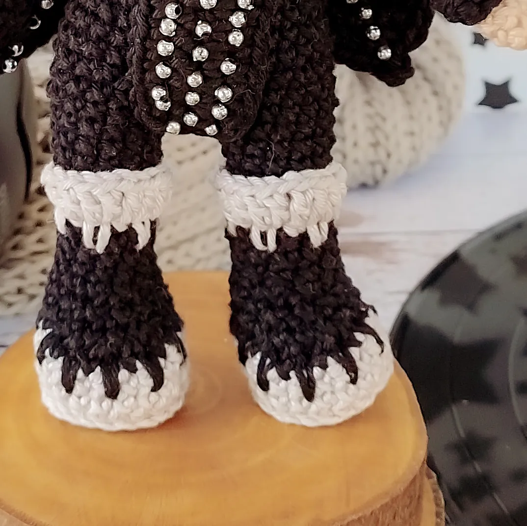 Gene Simmons - receita de amigurumi - Imagem 3