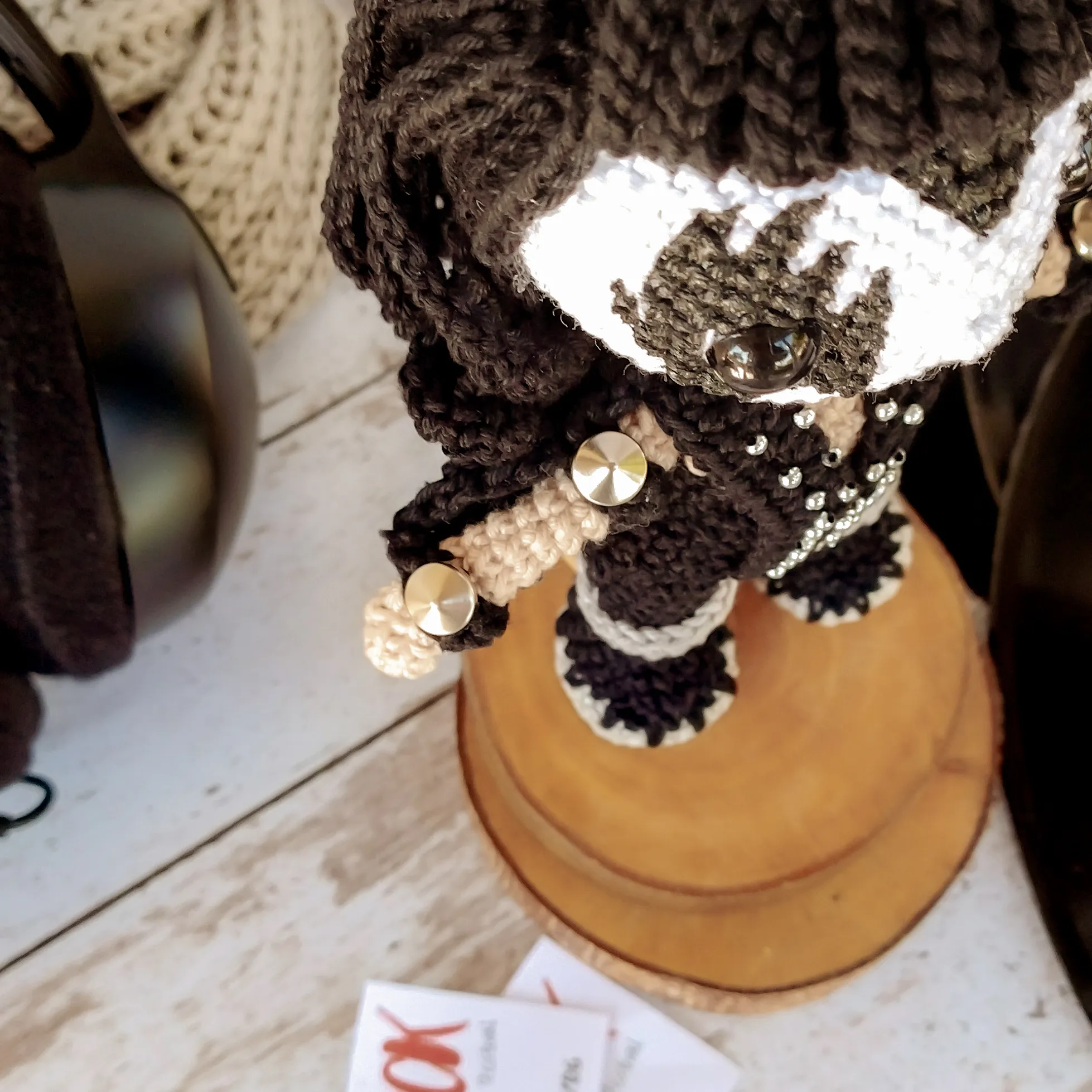 Gene Simmons - receita de amigurumi - Imagem 4