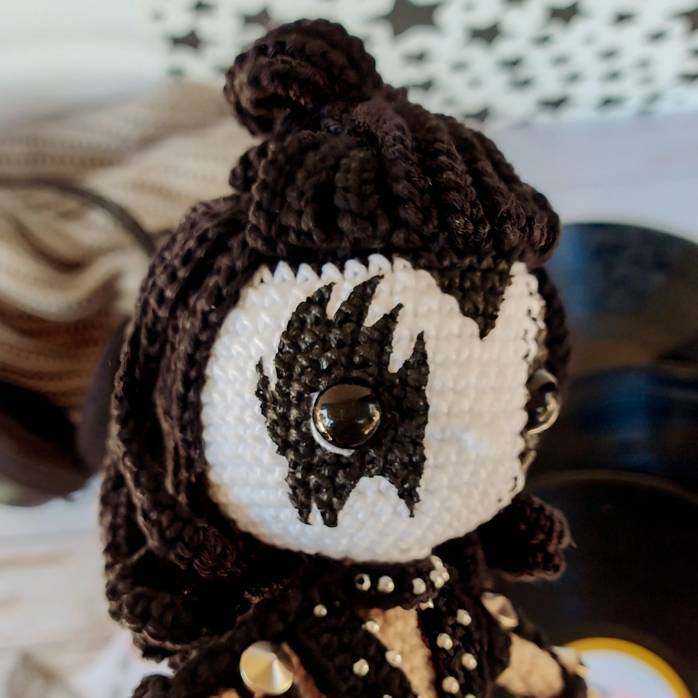 Gene Simmons - receita de amigurumi - Imagem 7