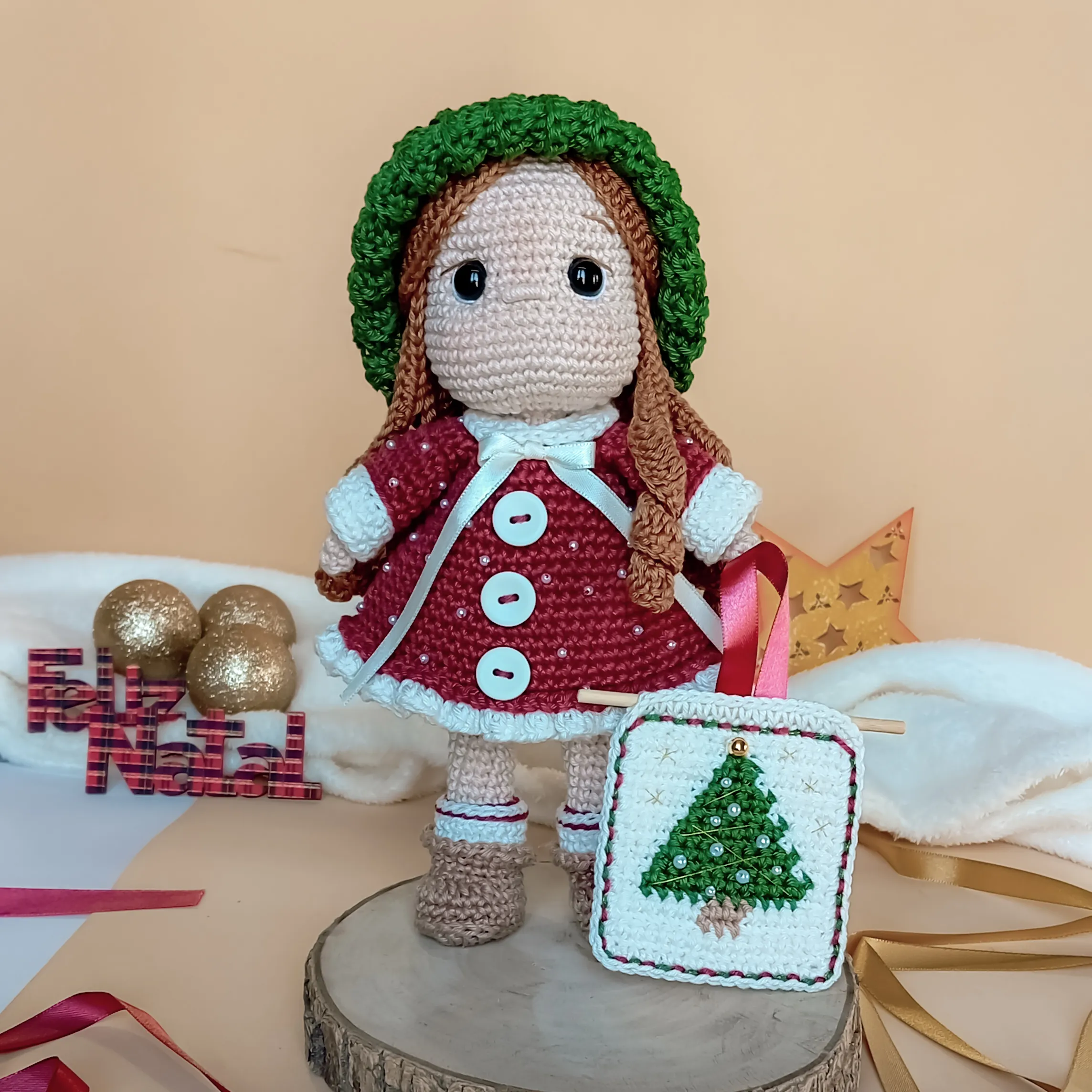 Nina, a boneca natalina - receita de amigurumi - Imagem 2