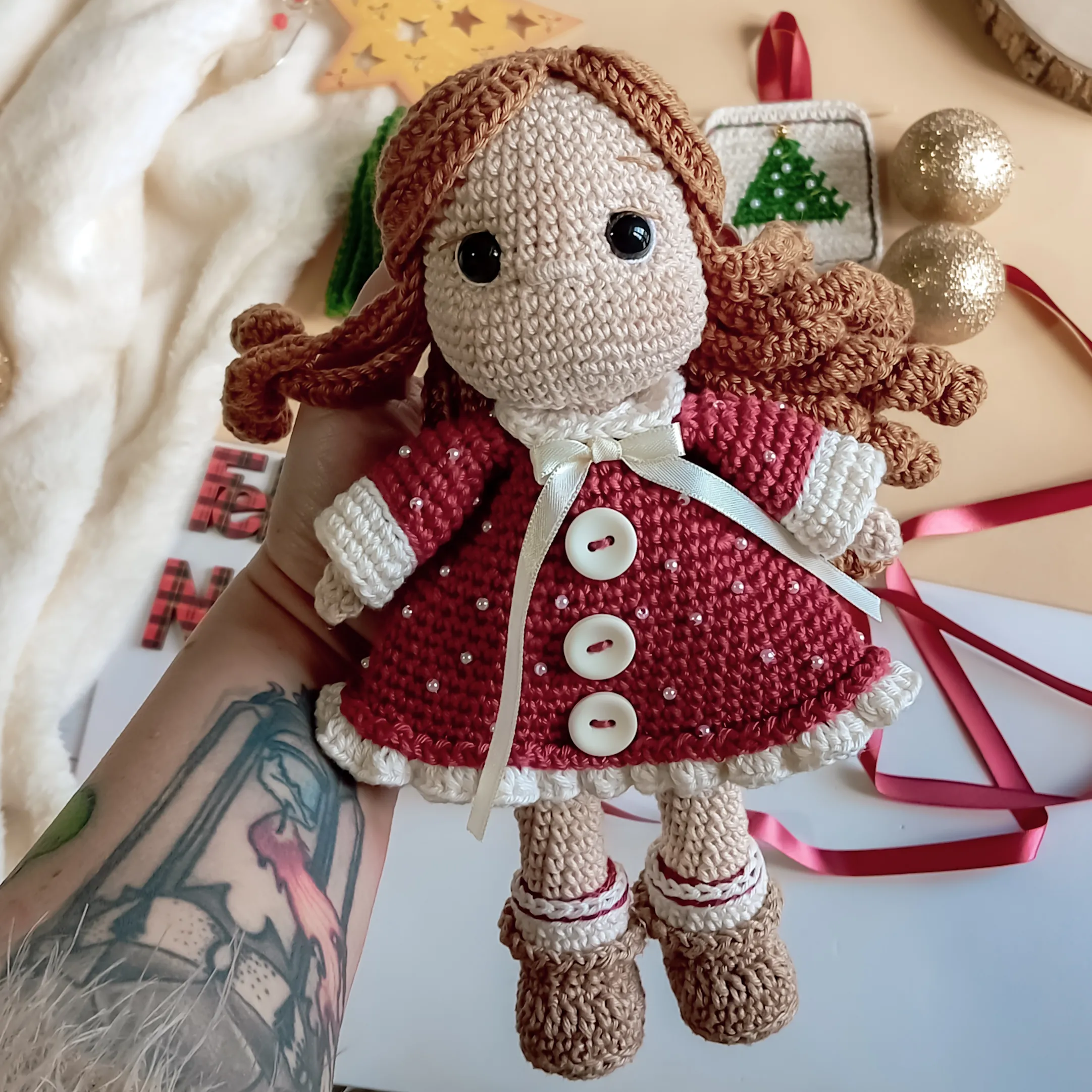 Nina, a boneca natalina - receita de amigurumi - Imagem 4